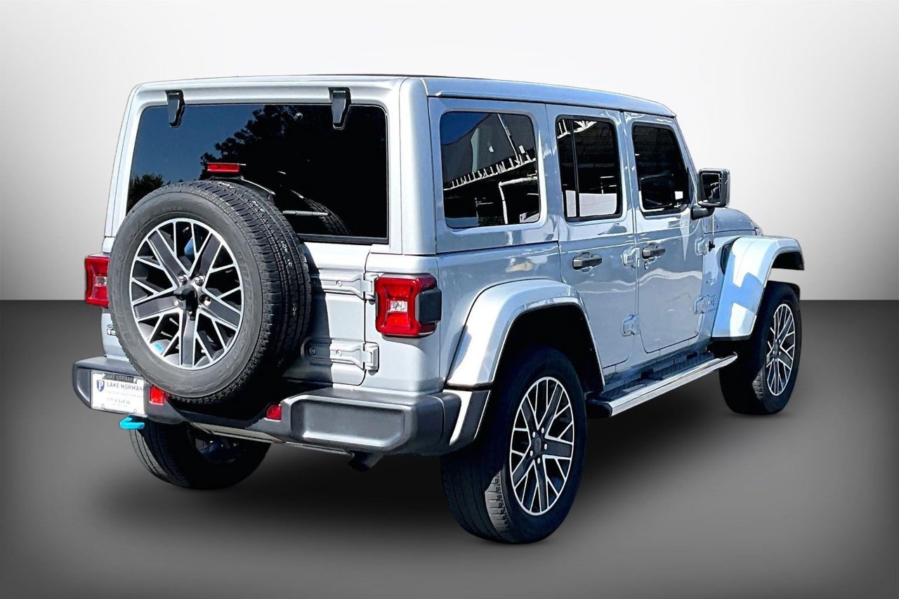 Used 2023 Jeep Wrangler Unlimited Sahara w/ Cold Weather Group AWD/4WD image 8