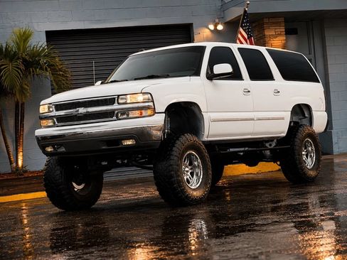 Used 2004 Chevrolet Suburban LT w/ Preferred Equipment Group RWD image 5