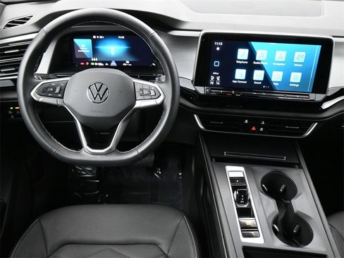 Used 2024 Volkswagen Atlas Cross Sport SE image 5