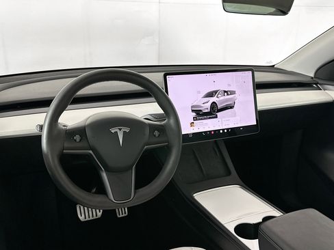 Used 2023 Tesla Model Y Performance image 16