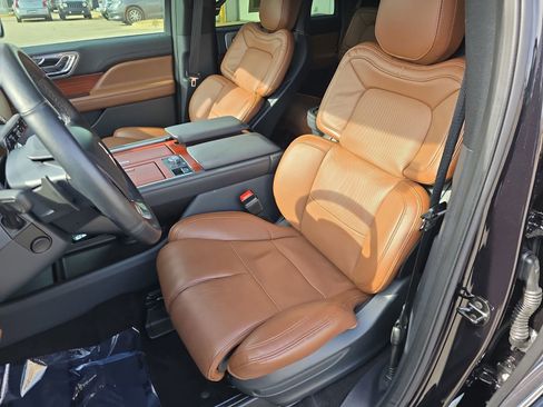 Used 2024 Lincoln Navigator Reserve image 17
