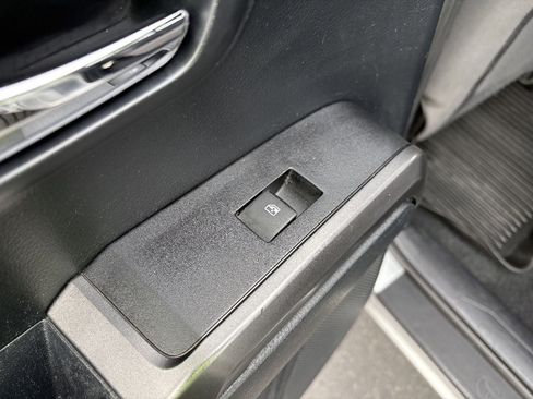 Used 2016 Toyota Tacoma TRD Off-Road w/ Premium & Technology Package image 35