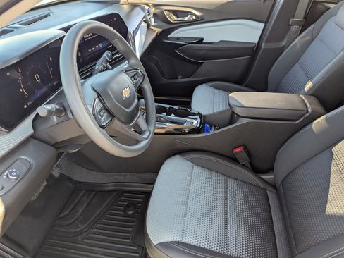 Certified 2025 Chevrolet Trax LT image 28