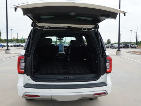 Used 2024 Ford Expedition Platinum AWD/4WD image 39