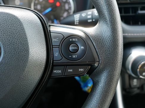 Used 2022 Toyota RAV4 LE image 30