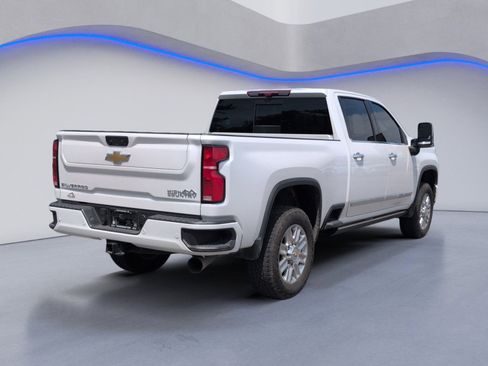 Used 2024 Chevrolet Silverado 2500 High Country w/ High Country Premium Package AWD/4WD image 3