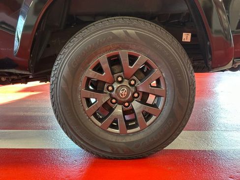 Used 2023 Toyota Tacoma SR5 AWD/4WD image 28