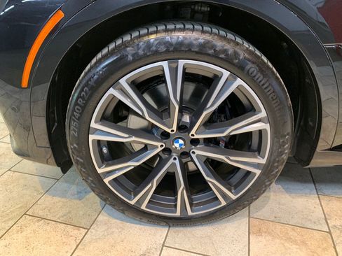 Used 2022 BMW X7 xDrive40i w/ M Sport Package AWD/4WD image 12