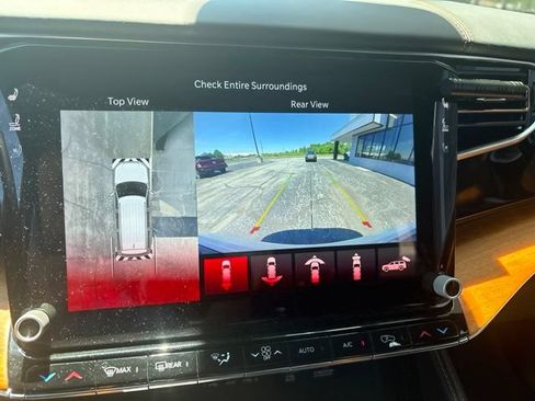 Used 2023 Jeep Grand Wagoneer L Series III w/ Rear Seat Video Group 1 AWD/4WD image 12
