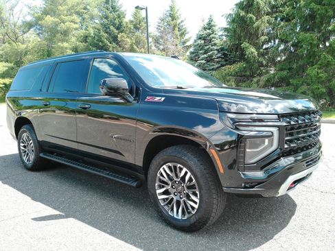 Used 2026 Chevrolet Suburban Z71 AWD/4WD image 2