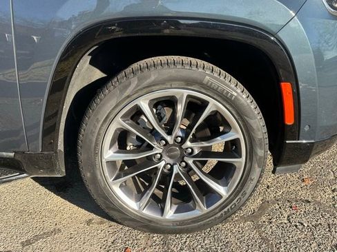 Used 2024 Jeep Wagoneer L Series II w/ Premium Group I image 13