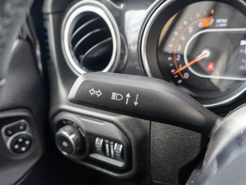 Used 2022 Jeep Wrangler Unlimited Sahara AWD/4WD image 26