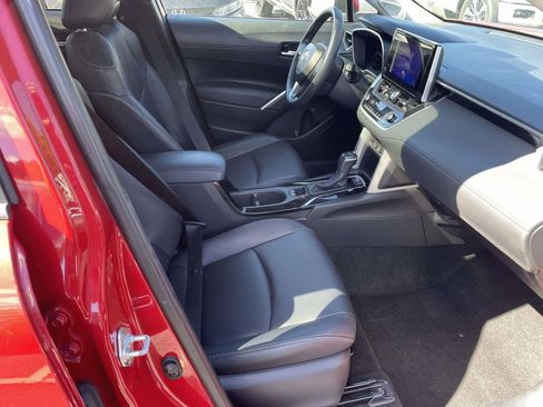 Used 2023 Toyota Corolla Cross XLE image 48