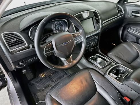 Used 2015 Chrysler 300 Limited RWD image 2