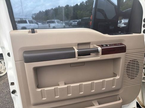 Used 2009 Ford F250 Lariat AWD/4WD image 9