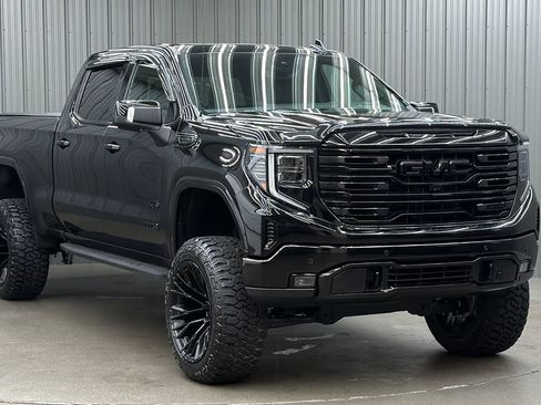 Used 2025 GMC Sierra 1500 AT4 w/ AT4 Premium Package AWD/4WD image 7