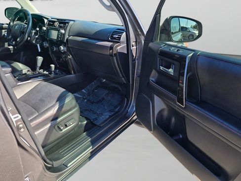 Used 2016 Toyota 4Runner Trail Premium AWD/4WD image 32