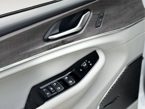 Used 2023 Jeep Grand Cherokee Overland image 8