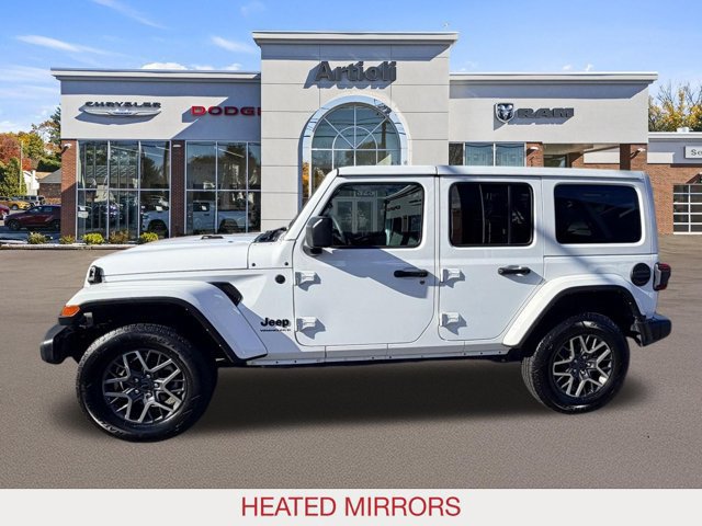 Used 2025 Jeep Wrangler Unlimited Sahara AWD/4WD image 5