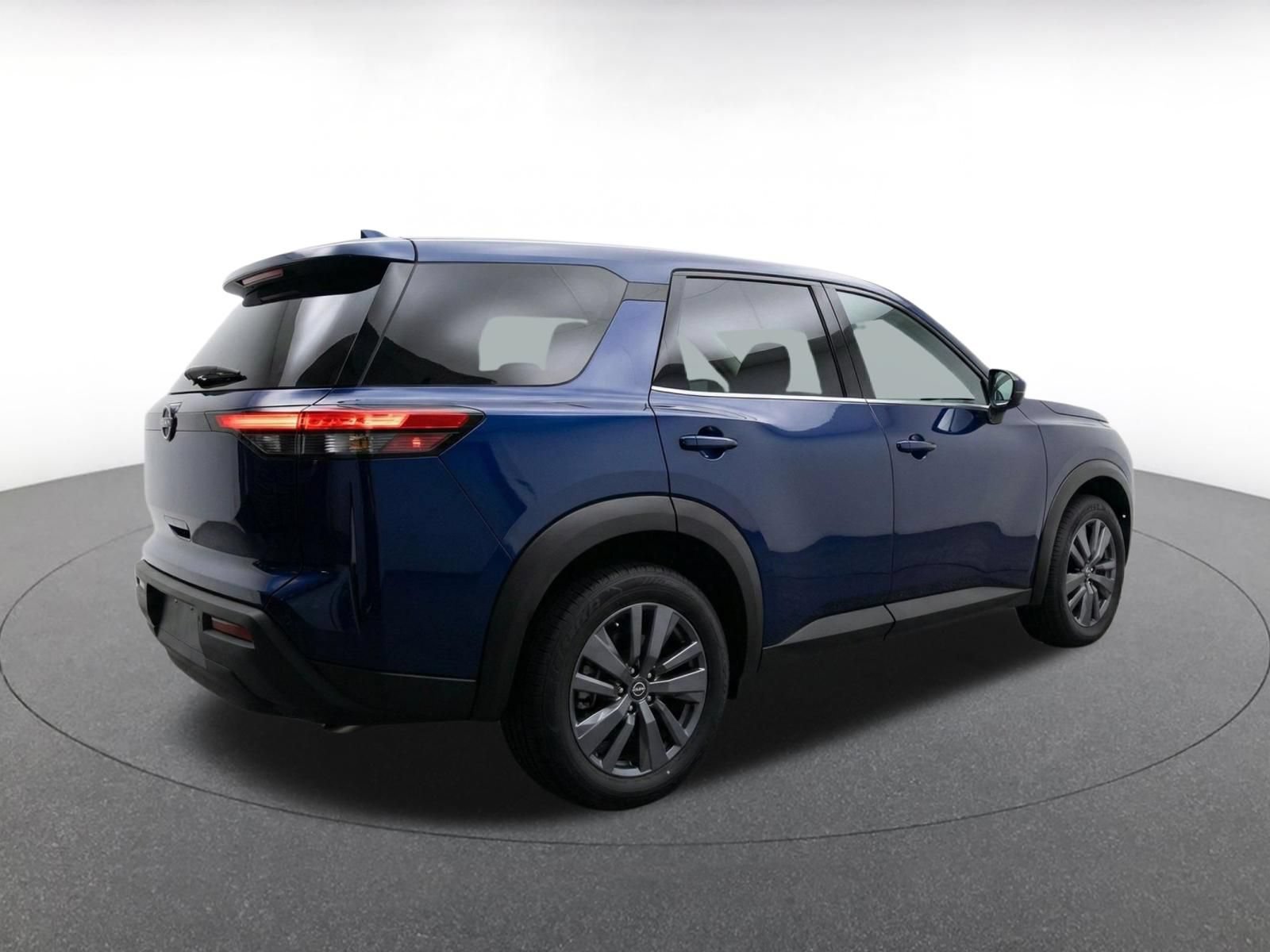 Used 2025 Nissan Pathfinder SV FWD image 10