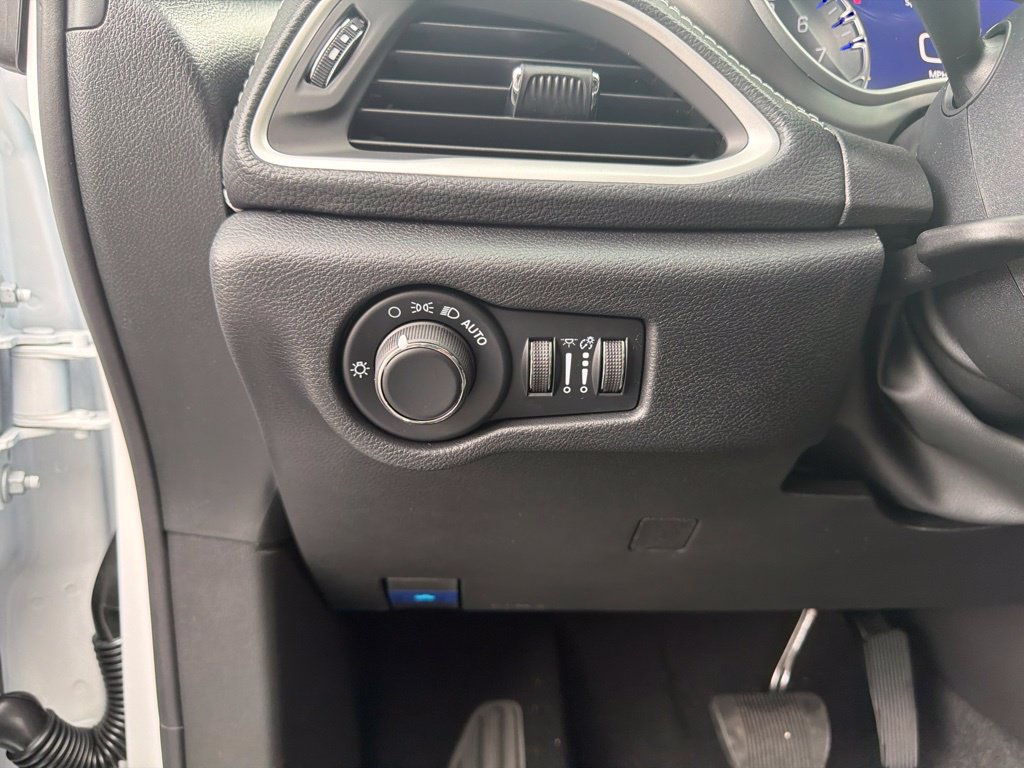 New 2027 Chrysler Pacifica Select AWD/4WD image 16