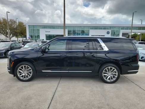 Used 2025 Cadillac Escalade ESV Premium Luxury w/ Touring Package image 7