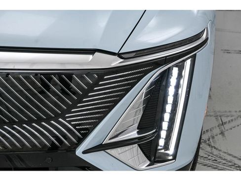 Certified 2024 Cadillac Lyriq Luxury AWD/4WD image 25