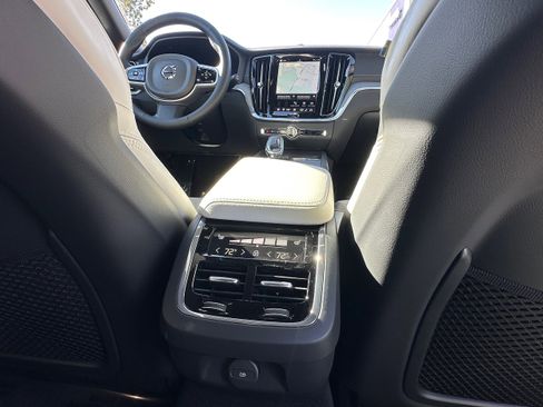 Used 2026 Volvo V60 B5 Cross Country Ultra w/ Protection Package Premier image 11