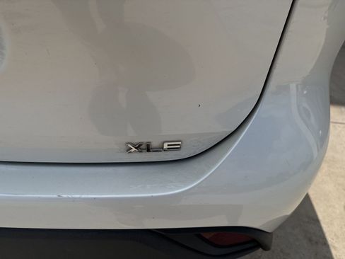 Used 2021 Toyota Highlander XLE FWD image 16