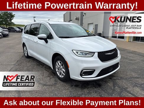 Used 2023 Chrysler Pacifica Touring-L FWD image 1