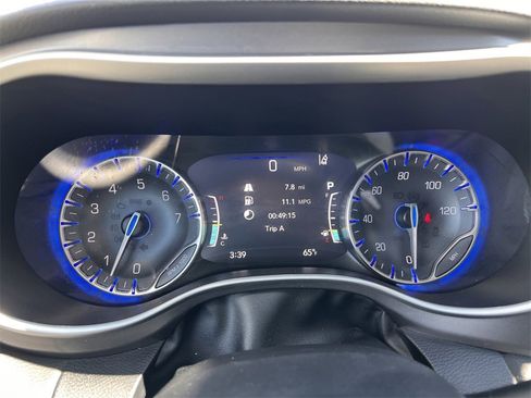 Used 2024 Chrysler Pacifica Touring-L image 33