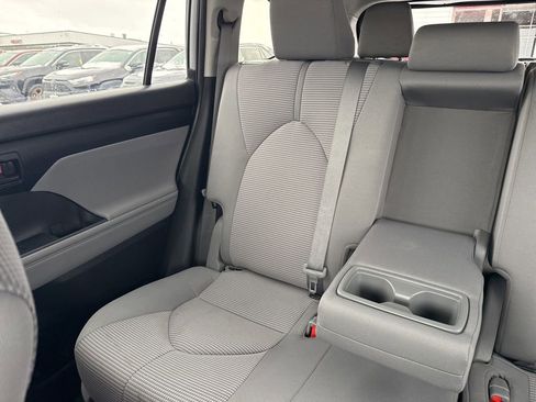 Used 2023 Toyota Highlander LE image 13