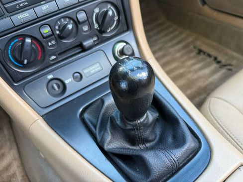 Used 1999 MAZDA MX-5 Miata image 31