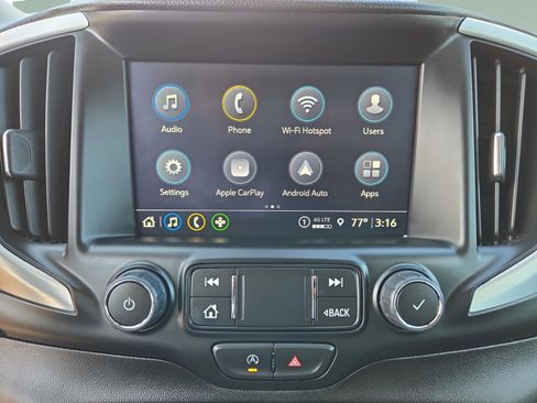 Used 2024 GMC Terrain SLT image 10