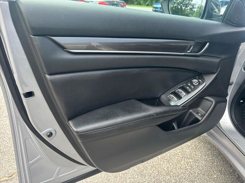 Used 2019 Honda Accord Sport image 11