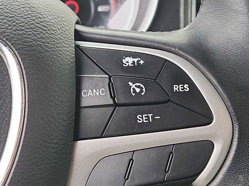 Used 2016 Dodge Charger SXT image 21