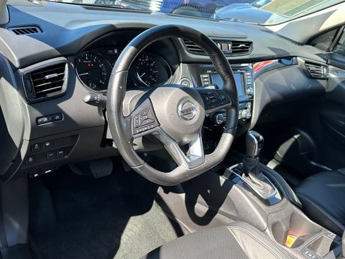 Used 2022 Nissan Rogue Sport SL FWD image 21