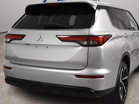 Used 2024 Mitsubishi Outlander SE FWD image 3