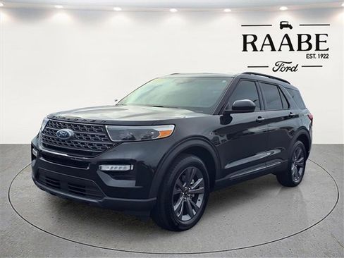 Used 2023 Ford Explorer XLT w/ Equipment Group 202A image 3