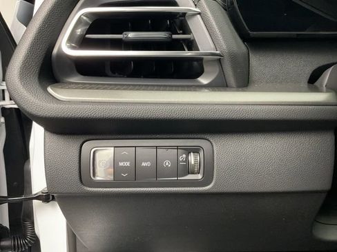 New 2026 Chevrolet Traverse LT w/ Sun and Wheel Package AWD/4WD image 13