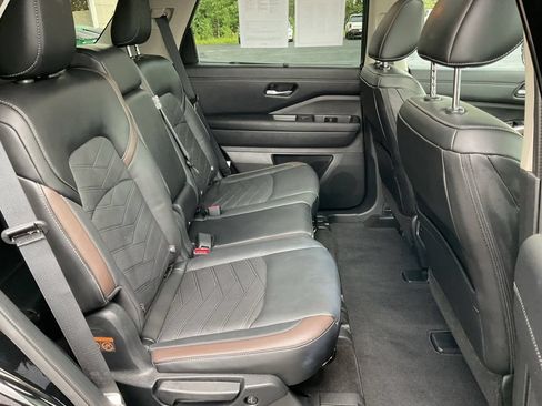Used 2024 Nissan Pathfinder Platinum w/ Cargo Package AWD/4WD image 20