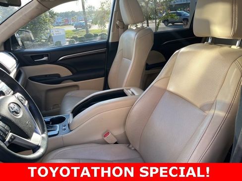 Used 2016 Toyota Highlander Limited Platinum image 8