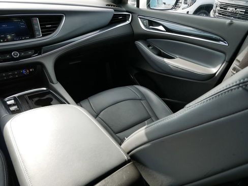 Used 2023 Buick Enclave Essence AWD/4WD image 20