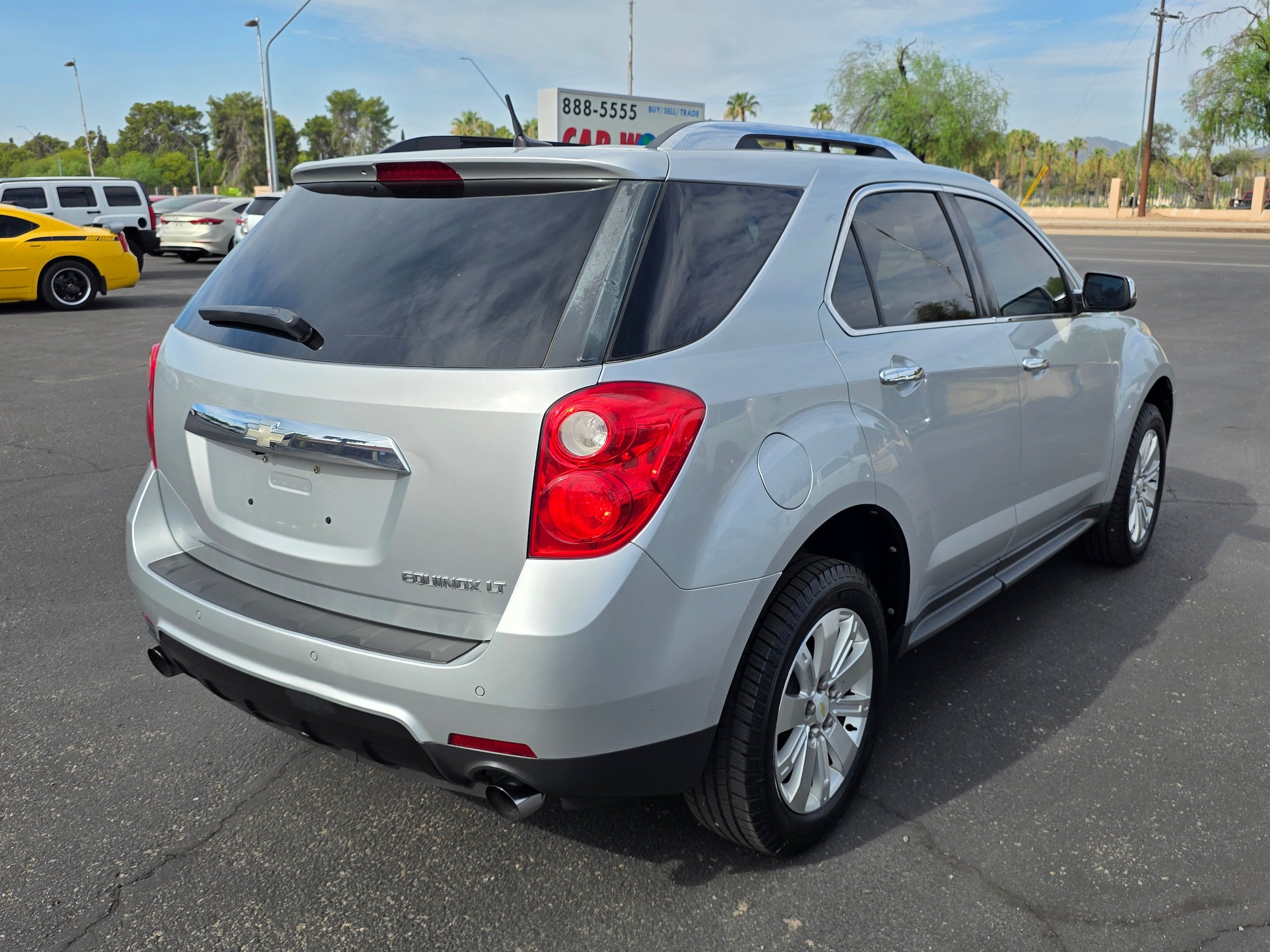Used 2010 Chevrolet Equinox LT w/ Chrome Appearance Package FWD image 5