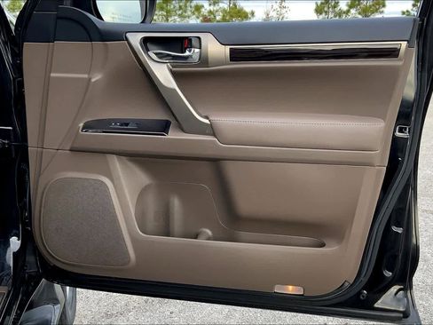 Used 2019 Lexus GX 460 image 21