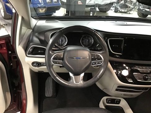 Used 2020 Chrysler Pacifica Touring-L Plus w/ Advanced Safetytec Group image 12