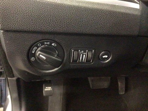 Used 2021 Chrysler 300 Touring RWD image 18