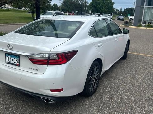 Used 2017 Lexus ES 350 w/ Luxury Package FWD image 4