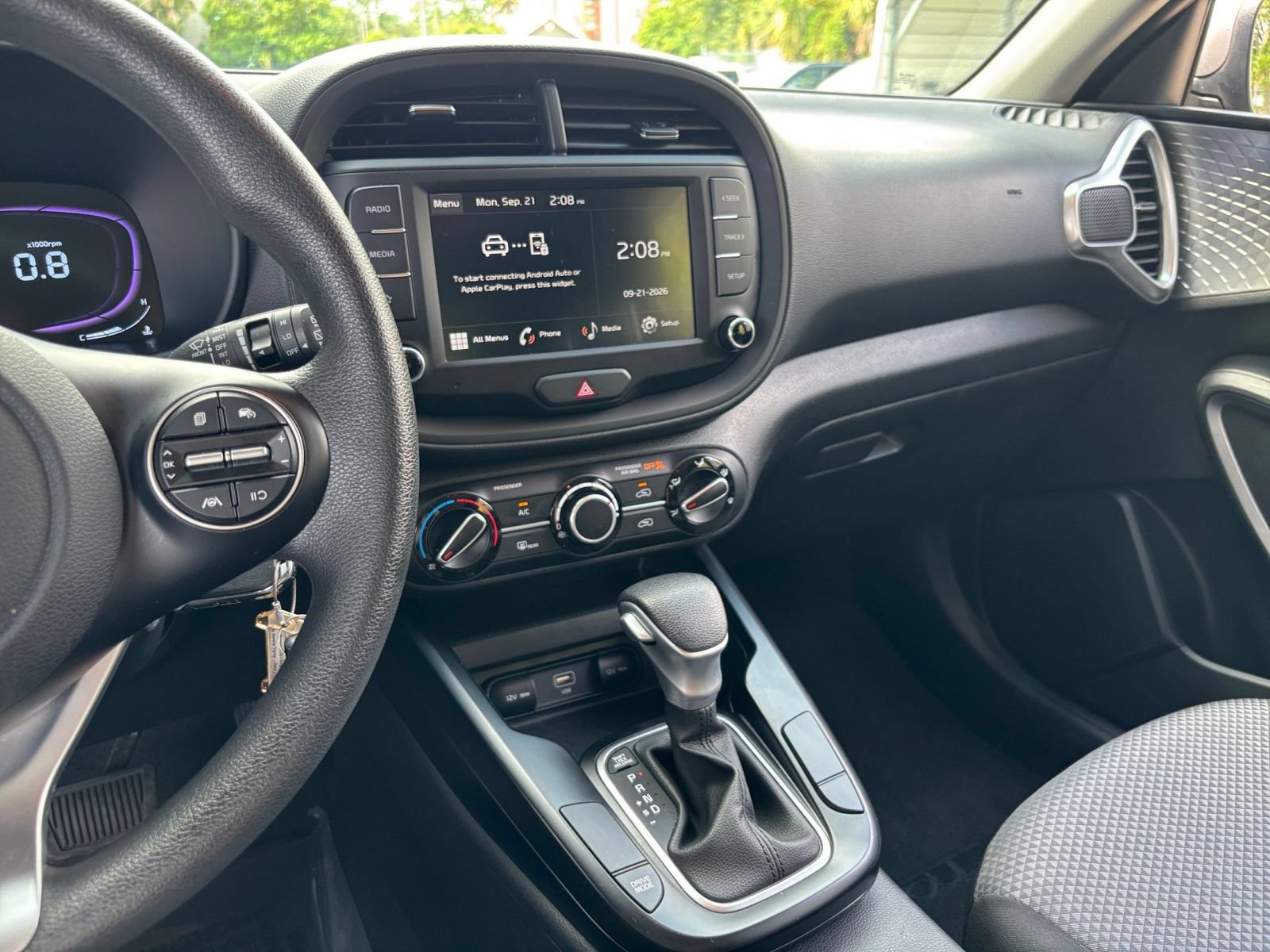 Used 2025 Kia Soul LX w/ LX Technology Package FWD image 16