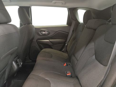 Used 2020 Jeep Cherokee Latitude image 18